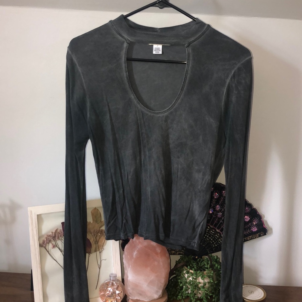 Gray Long Sleeve Shirt with Cutout